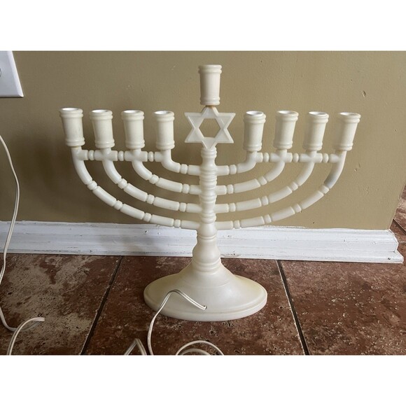 Vintage Blow Mold Menorah That Lights Up Plugs In Star of David White Plastic - Picture 5 of 8